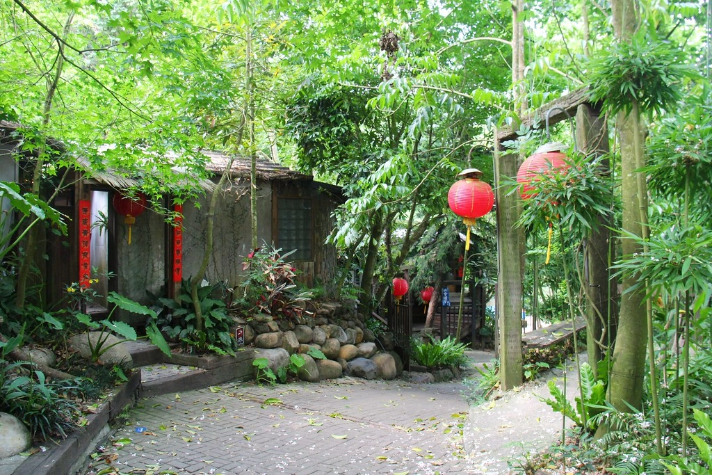 卓也小屋藏山館｜在園區賞桐花和螢火蟲，再體驗客家辦桌料理 @飛天璇的口袋