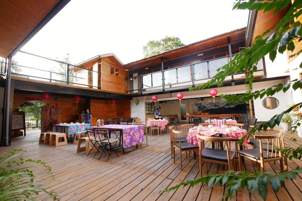 卓也小屋藏山館｜在園區賞桐花和螢火蟲，再體驗客家辦桌料理 @飛天璇的口袋