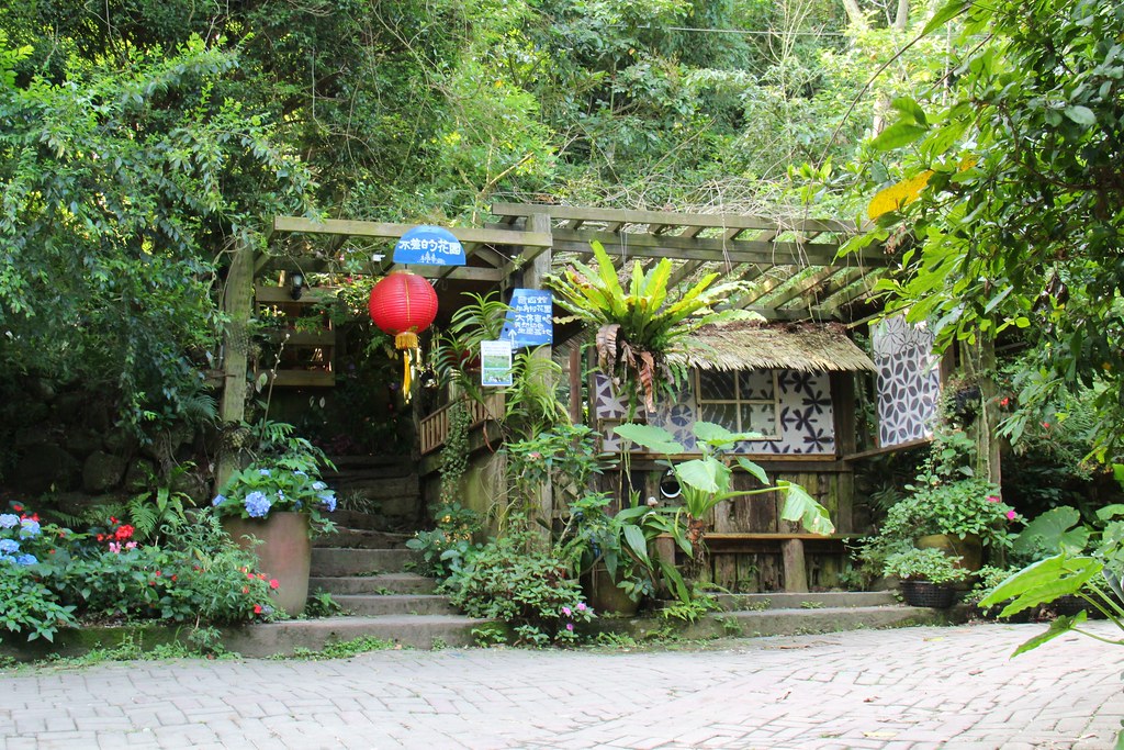 卓也小屋藏山館｜在園區賞桐花和螢火蟲，再體驗客家辦桌料理 @飛天璇的口袋