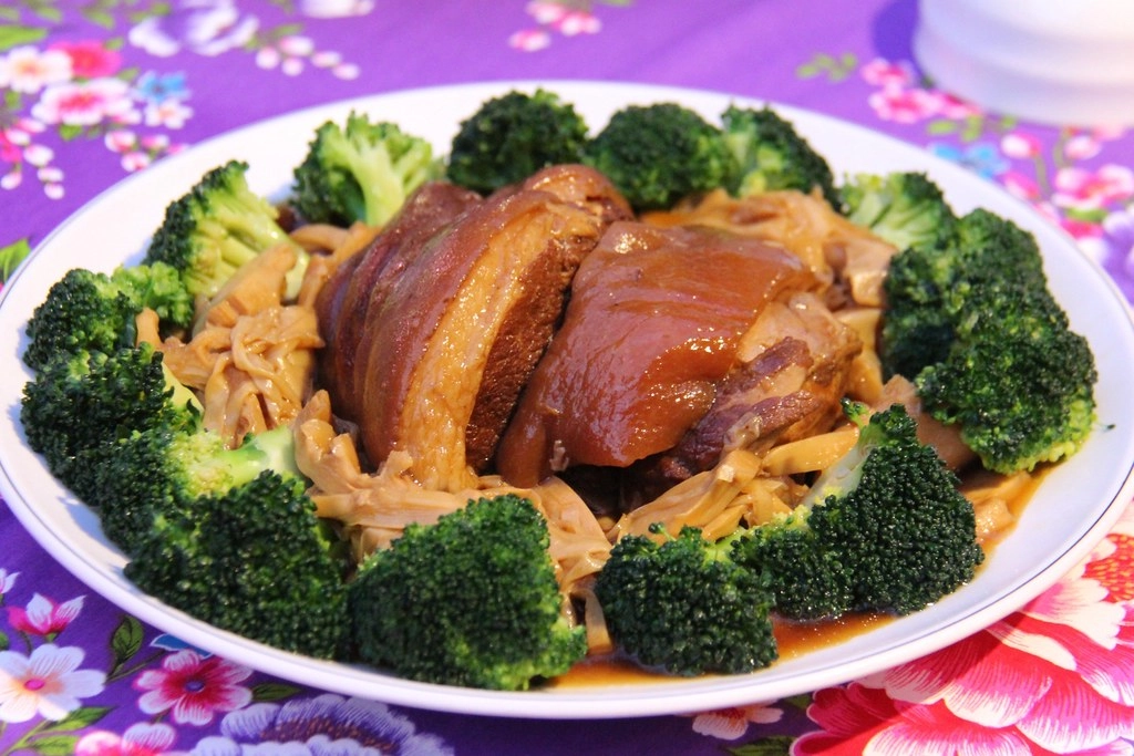 卓也小屋藏山館｜在園區賞桐花和螢火蟲，再體驗客家辦桌料理 @飛天璇的口袋