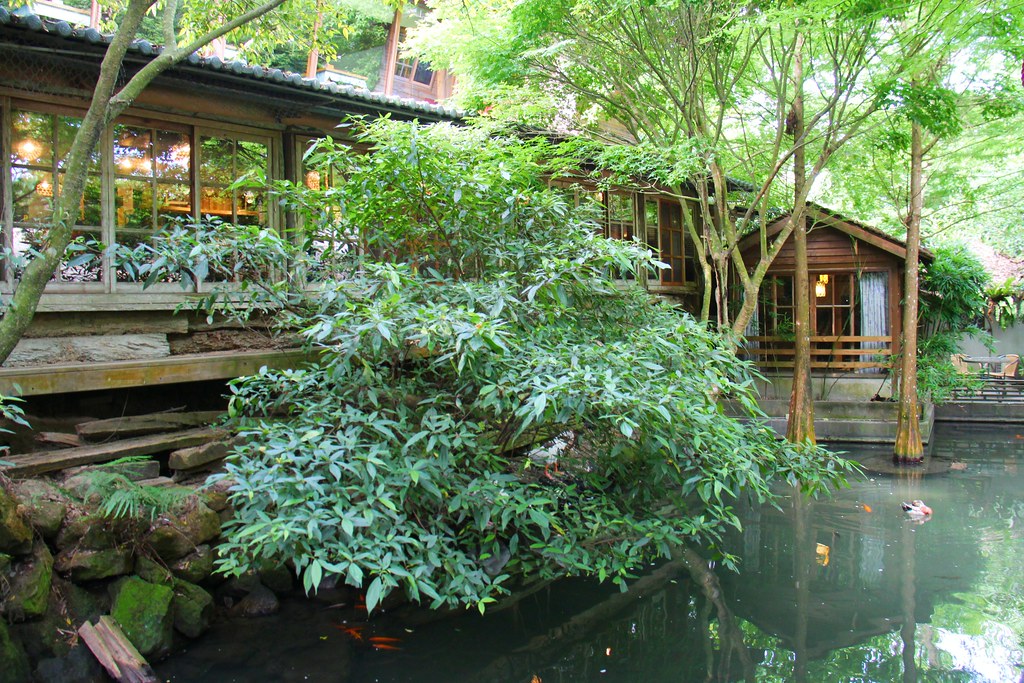 卓也小屋藏山館｜在園區賞桐花和螢火蟲，再體驗客家辦桌料理 @飛天璇的口袋