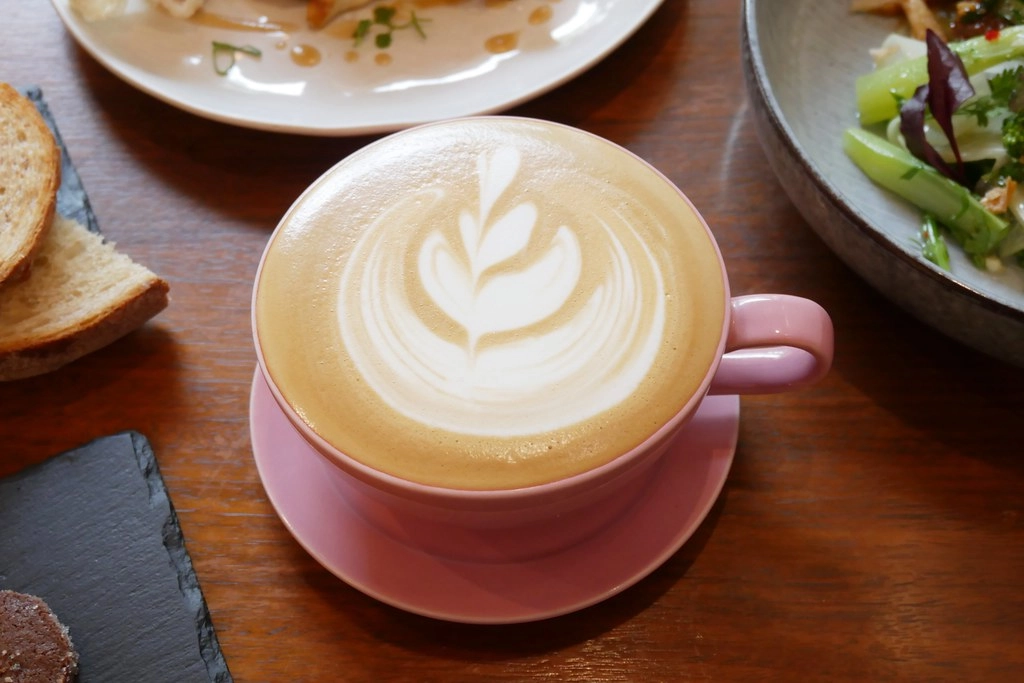 台中北區｜卉咖啡，台中優質早午餐店，每天提供手作甜點 @飛天璇的口袋