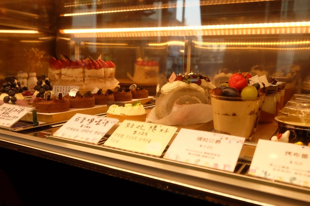 台中烏日｜FiMi 後山小廚房，法國鄉村風氛圍甜點站，可愛的龍貓拉花咖啡 @飛天璇的口袋