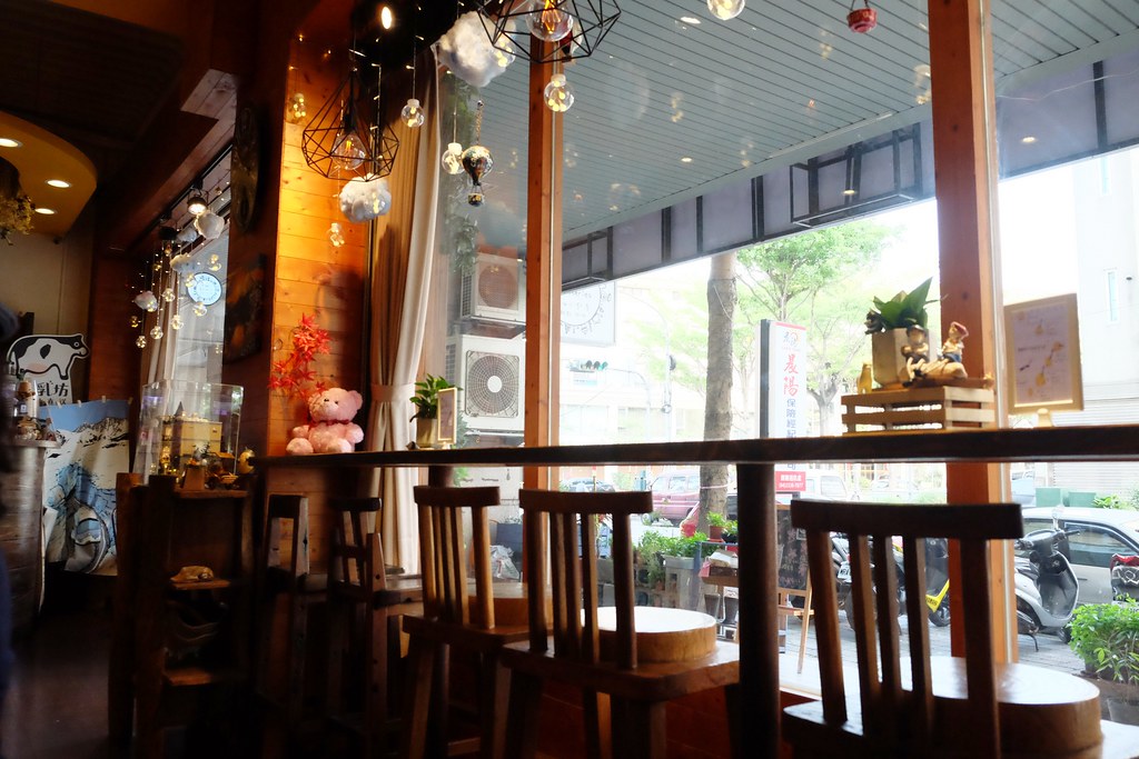 台中烏日｜FiMi 後山小廚房，法國鄉村風氛圍甜點站，可愛的龍貓拉花咖啡 @飛天璇的口袋