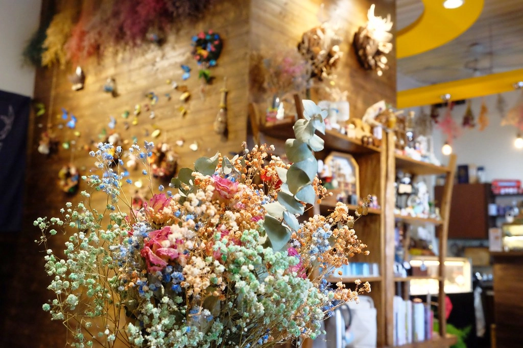 台中烏日｜FiMi 後山小廚房，法國鄉村風氛圍甜點站，可愛的龍貓拉花咖啡 @飛天璇的口袋