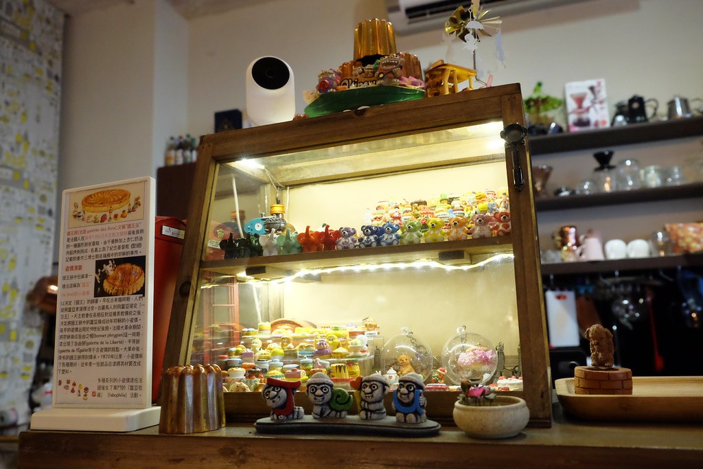 台中烏日｜FiMi 後山小廚房，法國鄉村風氛圍甜點站，可愛的龍貓拉花咖啡 @飛天璇的口袋