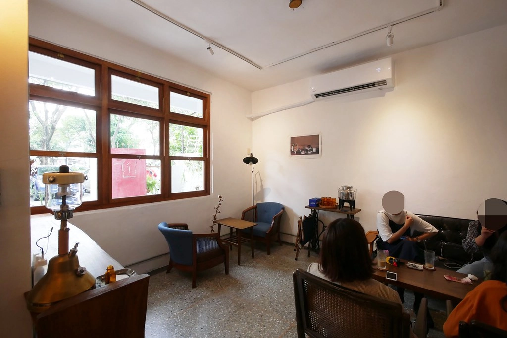 台中南屯｜Fooki Coffee Roasters，黎明新村巷弄間的老宅咖啡館，簡單舒服的又有質感的小店 @飛天璇的口袋