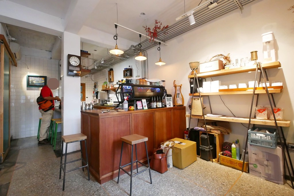台中南屯｜Fooki Coffee Roasters，黎明新村巷弄間的老宅咖啡館，簡單舒服的又有質感的小店 @飛天璇的口袋
