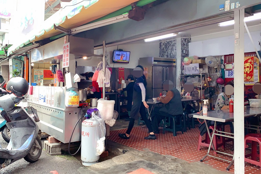 台中北屯｜阿美姐炒麵．北屯國校巷傳統早午餐店，炒麵清爽好吃綜合湯料多有誠意 @飛天璇的口袋