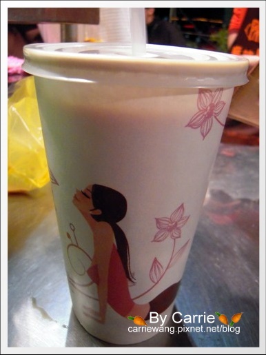 【台南花園夜市】必吃小吃美食。爸沙印度拉茶+二師兄滷味+陳記港式魚蛋+阿美芭樂+紅妃炒香腸大腸+新加坡邋撒麵+麻油雞麵線 @飛天璇的口袋