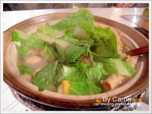 【台南花園夜市】必吃小吃美食。爸沙印度拉茶+二師兄滷味+陳記港式魚蛋+阿美芭樂+紅妃炒香腸大腸+新加坡邋撒麵+麻油雞麵線 @飛天璇的口袋