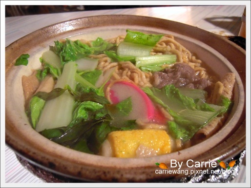 【台南花園夜市】必吃小吃美食。爸沙印度拉茶+二師兄滷味+陳記港式魚蛋+阿美芭樂+紅妃炒香腸大腸+新加坡邋撒麵+麻油雞麵線 @飛天璇的口袋