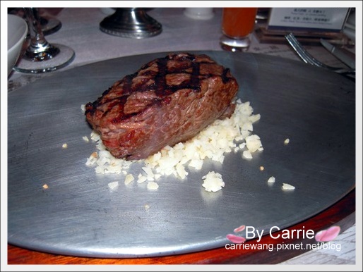 泓品傳統牛排館：隱身地下一樓，最傳統的好味道 @飛天璇的口袋