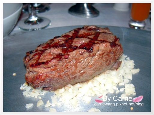 泓品傳統牛排館：隱身地下一樓，最傳統的好味道 @飛天璇的口袋