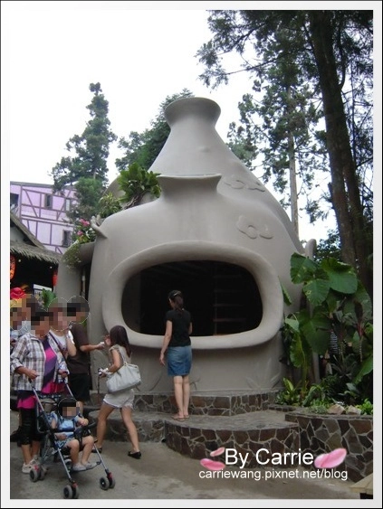 溪頭妖怪村：仿佛置身於電影神隱少女般的感覺，濃濃的日式氛圍好逛好拍好多人 @飛天璇的口袋