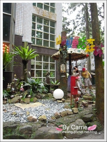 溪頭妖怪村：仿佛置身於電影神隱少女般的感覺，濃濃的日式氛圍好逛好拍好多人 @飛天璇的口袋