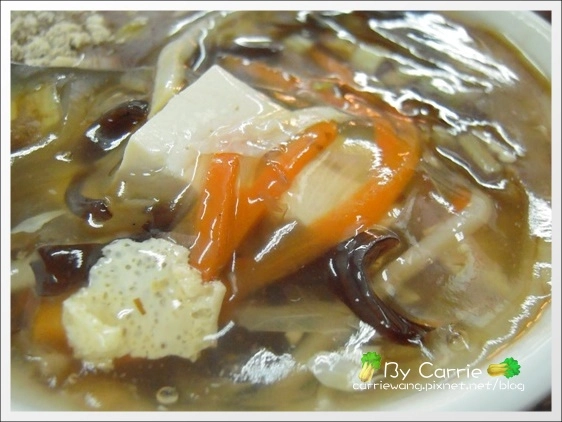 花蓮美食｜液香扁食+公正路包子+周家蒸餃 @飛天璇的口袋