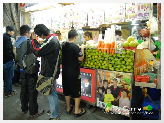 花蓮旅遊｜自強夜市必吃小吃美食推薦｜第一家烤肉串+北港春捲+妙不可言果汁店+蔣家官財板 @飛天璇的口袋