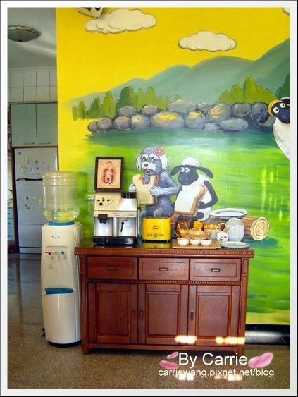 【花蓮吉安】花蓮羊兒煙囪民宿~小木屋藍羊羊四人房 x 羊兒煙囪民宿早餐 @飛天璇的口袋