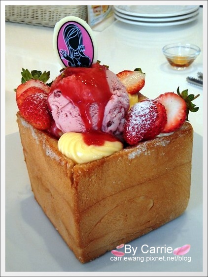 【台中義大利麵】Dazzling caf&eacute;．Sky(四店)．正宗蜜糖吐司最好吃@台中新光三越4F @飛天璇的口袋