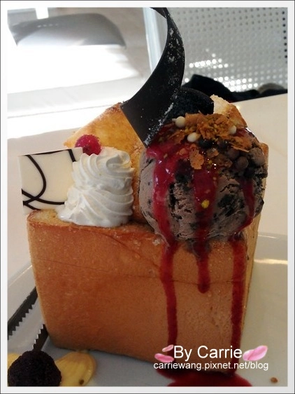 【台中義大利麵】Dazzling caf&eacute;．Sky(四店)．正宗蜜糖吐司最好吃@台中新光三越4F @飛天璇的口袋