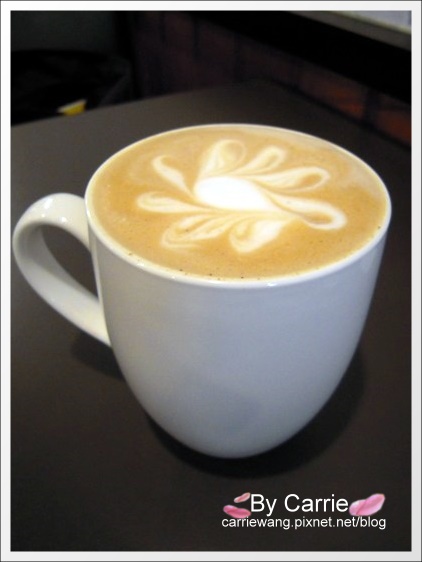 【台中早午餐】鯊魚咬土司專賣店。台中好吃鬆餅推薦 @飛天璇的口袋