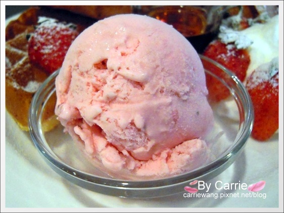 【台中早午餐】鯊魚咬土司專賣店。台中好吃鬆餅推薦 @飛天璇的口袋