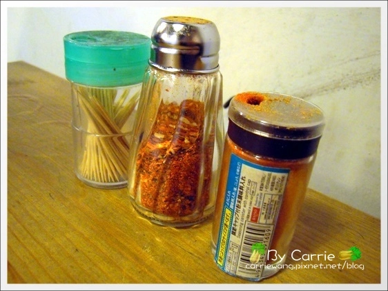 【台中日式拉麵】大海豚骨拉麵。黃金蛋很好吃 @飛天璇的口袋