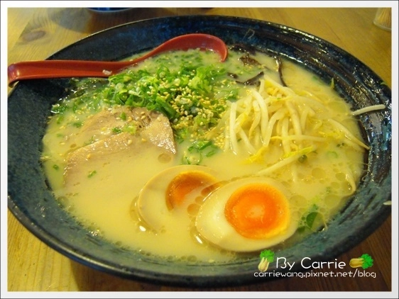 【台中日式拉麵】大海豚骨拉麵。黃金蛋很好吃 @飛天璇的口袋