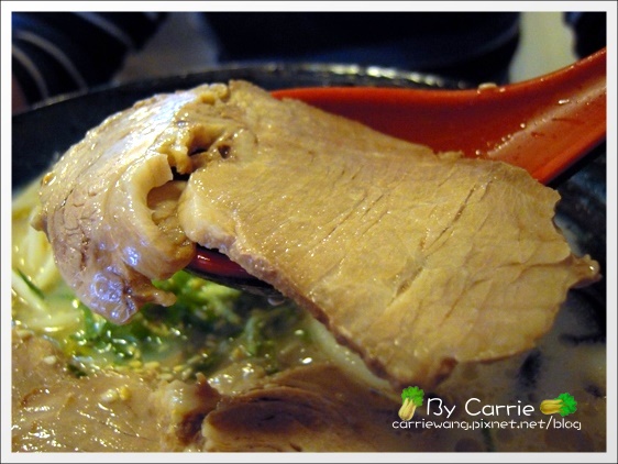 【台中日式拉麵】大海豚骨拉麵。黃金蛋很好吃 @飛天璇的口袋