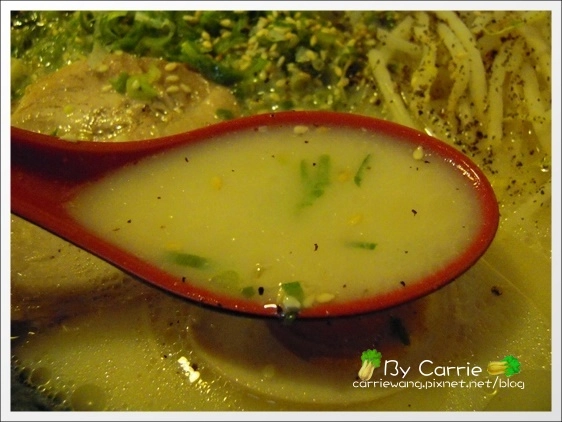 【台中日式拉麵】大海豚骨拉麵。黃金蛋很好吃 @飛天璇的口袋