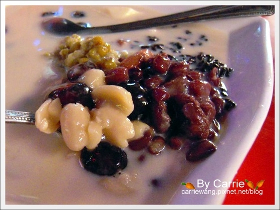 【宜蘭羅東夜市】必吃小吃美食推薦。宜蘭香三星ㄟ卜肉+羊舖子當歸羊肉湯+晶圓包心粉圓+米糕陳(二訪) @飛天璇的口袋