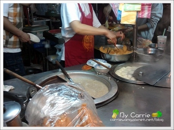 【台北寧夏夜市】必吃小吃美食推薦。劉芋仔+環記麻油雞+豆花莊+大橋頭純糖麻糬+慈音古早阿婆飯糰 @飛天璇的口袋