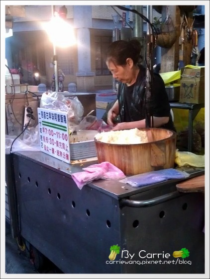 【台北寧夏夜市】必吃小吃美食推薦。劉芋仔+環記麻油雞+豆花莊+大橋頭純糖麻糬+慈音古早阿婆飯糰 @飛天璇的口袋