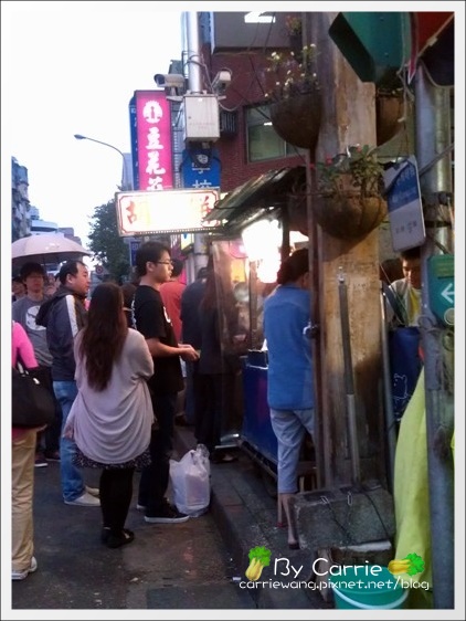 【台北寧夏夜市】必吃小吃美食推薦。劉芋仔+環記麻油雞+豆花莊+大橋頭純糖麻糬+慈音古早阿婆飯糰 @飛天璇的口袋