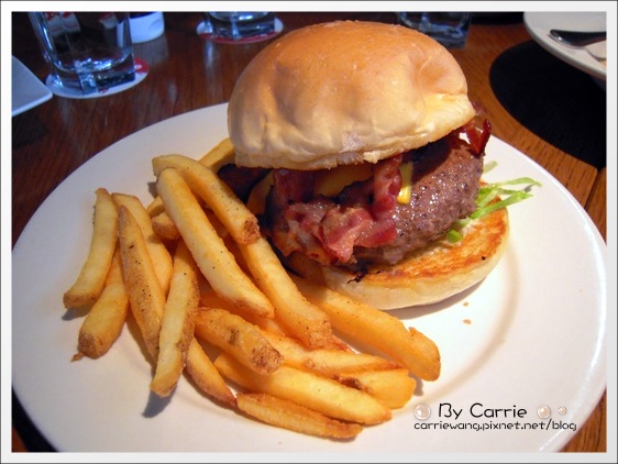 【台中美式餐廳】澳美客牛排館．OUTBACK STEAKHOUSE。C/P值很高的超級商業午餐套餐 @飛天璇的口袋