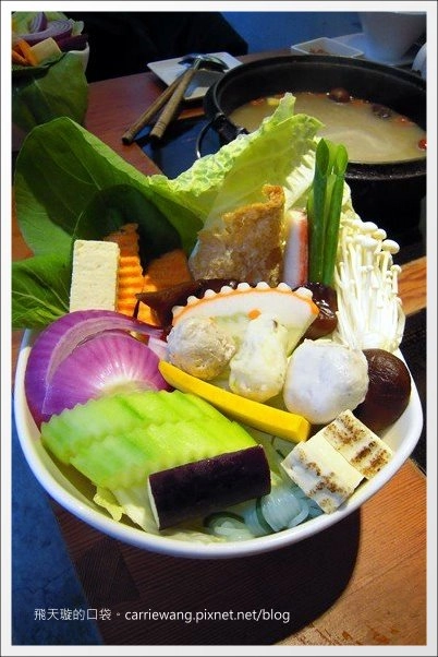 【台中火鍋餐廳】八錢鍋物。就是公益路上建築物很特別火鍋店 @飛天璇的口袋