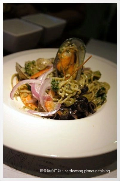 【台中下午茶】Momo Pasta．全面更改新菜單，現在也有鬆餅哦！@中友百貨旁 @飛天璇的口袋