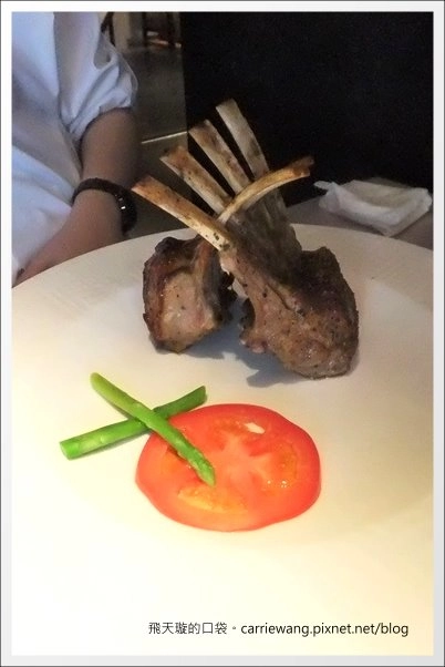 【台中牛排餐廳】王品台塑牛排。這一餐，滿滿的感動之情溢於言表啊！ @飛天璇的口袋