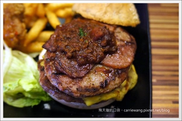 【台中美式餐廳】艾可先生漢堡餐廳 Echo Burger。10/20~10/28爵士音樂節期間點漢堡套餐送炸雞 @飛天璇的口袋