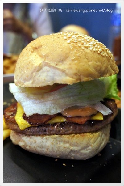 【台中美式餐廳】艾可先生漢堡餐廳 Echo Burger。10/20~10/28爵士音樂節期間點漢堡套餐送炸雞 @飛天璇的口袋
