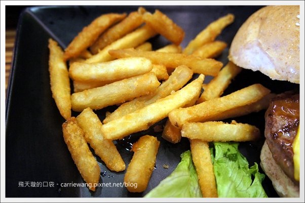 【台中美式餐廳】艾可先生漢堡餐廳 Echo Burger。10/20~10/28爵士音樂節期間點漢堡套餐送炸雞 @飛天璇的口袋