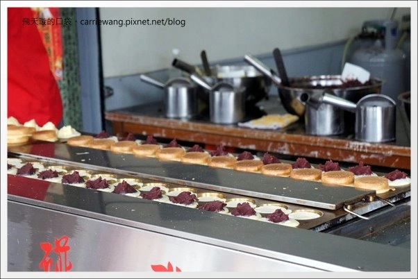 萬丹紅豆餅｜皮兒薄餡兒多到爆漿，難怪聞名全台！ @飛天璇的口袋