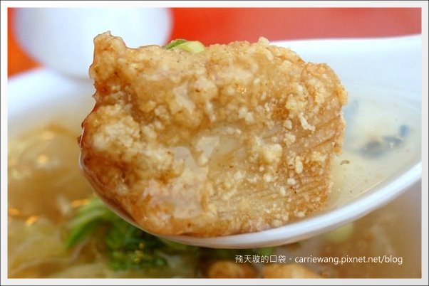 【高雄六合夜市】必吃小吃美食推薦。鄭老牌木瓜牛奶+土魠魚焿+方記水餃+烤肉之家+宏餅鋪胡椒餅+胖胖蚵仔包+六合海產粥+林記八寶冰 @飛天璇的口袋