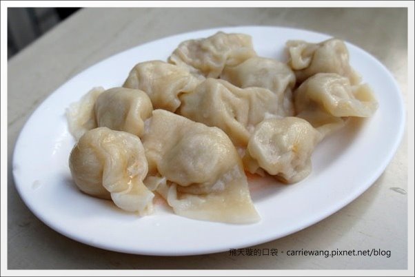 【高雄六合夜市】必吃小吃美食推薦。鄭老牌木瓜牛奶+土魠魚焿+方記水餃+烤肉之家+宏餅鋪胡椒餅+胖胖蚵仔包+六合海產粥+林記八寶冰 @飛天璇的口袋