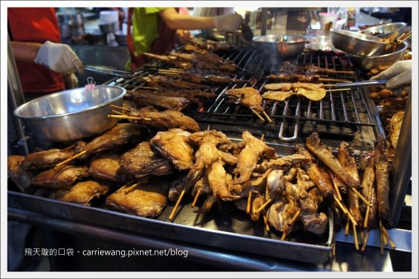 【高雄六合夜市】必吃小吃美食推薦。鄭老牌木瓜牛奶+土魠魚焿+方記水餃+烤肉之家+宏餅鋪胡椒餅+胖胖蚵仔包+六合海產粥+林記八寶冰 @飛天璇的口袋