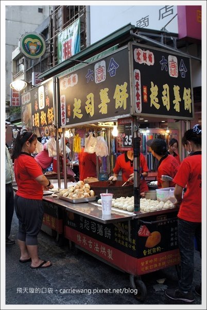 【高雄六合夜市】必吃小吃美食推薦。鄭老牌木瓜牛奶+土魠魚焿+方記水餃+烤肉之家+宏餅鋪胡椒餅+胖胖蚵仔包+六合海產粥+林記八寶冰 @飛天璇的口袋