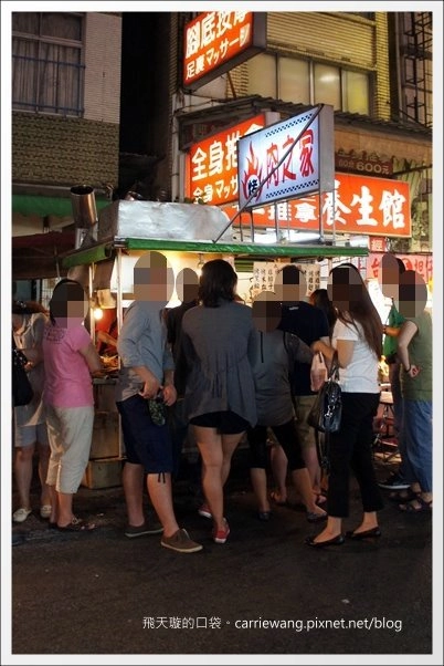 【高雄六合夜市】必吃小吃美食推薦。鄭老牌木瓜牛奶+土魠魚焿+方記水餃+烤肉之家+宏餅鋪胡椒餅+胖胖蚵仔包+六合海產粥+林記八寶冰 @飛天璇的口袋