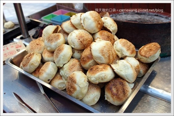 【高雄六合夜市】必吃小吃美食推薦。鄭老牌木瓜牛奶+土魠魚焿+方記水餃+烤肉之家+宏餅鋪胡椒餅+胖胖蚵仔包+六合海產粥+林記八寶冰 @飛天璇的口袋