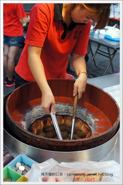 【高雄六合夜市】必吃小吃美食推薦。鄭老牌木瓜牛奶+土魠魚焿+方記水餃+烤肉之家+宏餅鋪胡椒餅+胖胖蚵仔包+六合海產粥+林記八寶冰 @飛天璇的口袋